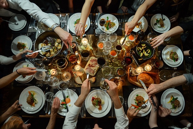 team building marseille repas spectacle cohesion equipe 4